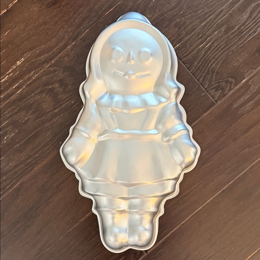 Wilton Storybook Doll Cake Pan - Pink and Green - Picture 5 of 5